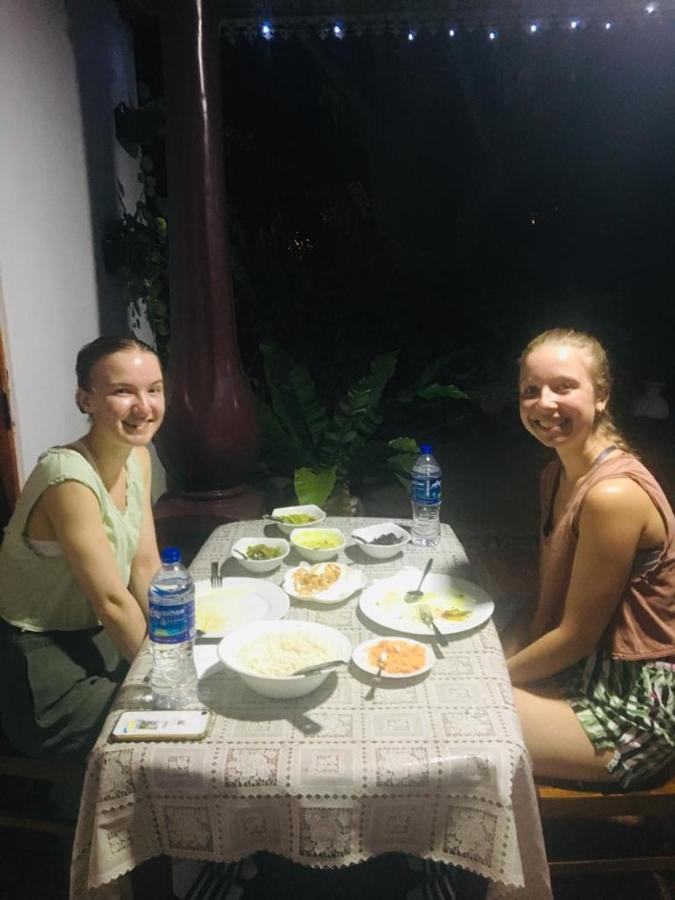 Malee Homestay Polonnâruvâ Extérieur photo