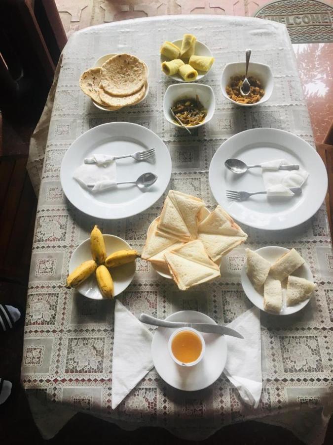 Malee Homestay Polonnâruvâ Extérieur photo