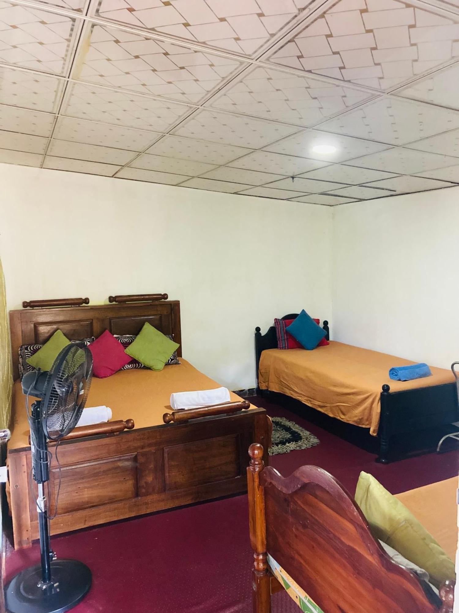 Malee Homestay Polonnâruvâ Extérieur photo