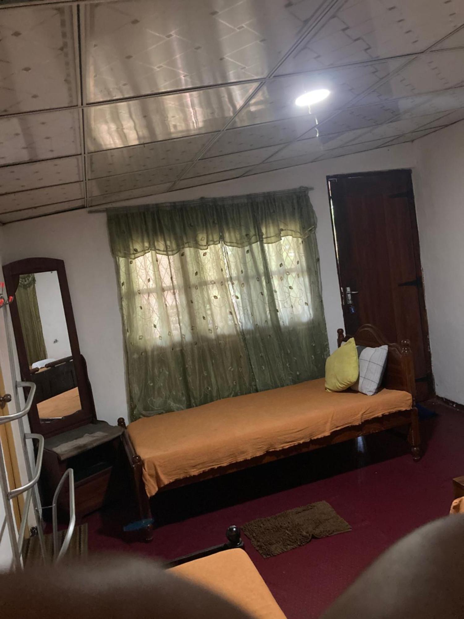 Malee Homestay Polonnâruvâ Extérieur photo