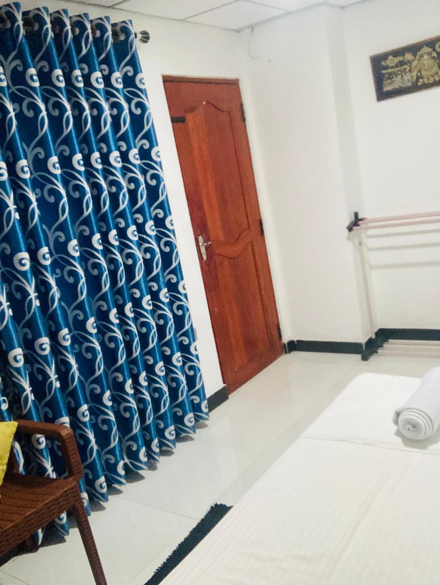 Malee Homestay Polonnâruvâ Extérieur photo