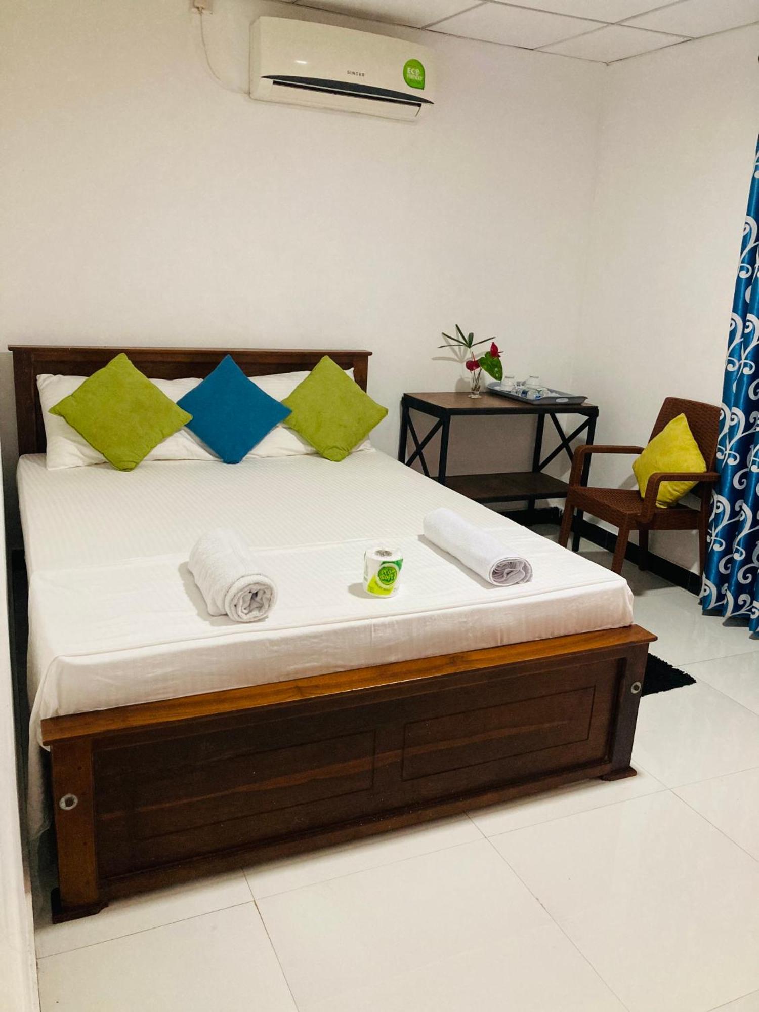 Malee Homestay Polonnâruvâ Extérieur photo