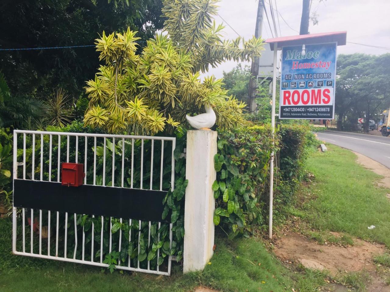 Malee Homestay Polonnâruvâ Extérieur photo