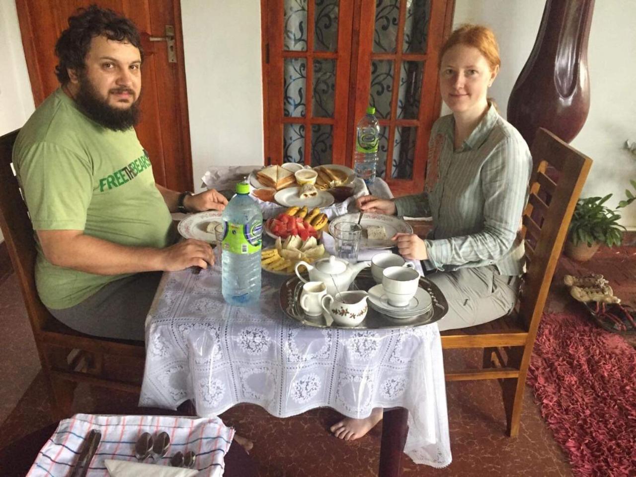 Malee Homestay Polonnâruvâ Extérieur photo