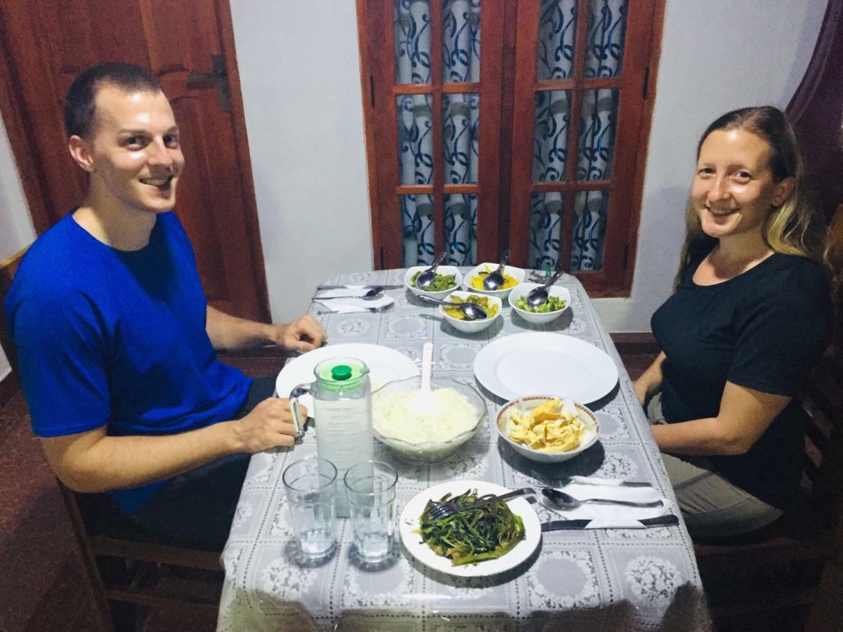 Malee Homestay Polonnâruvâ Extérieur photo