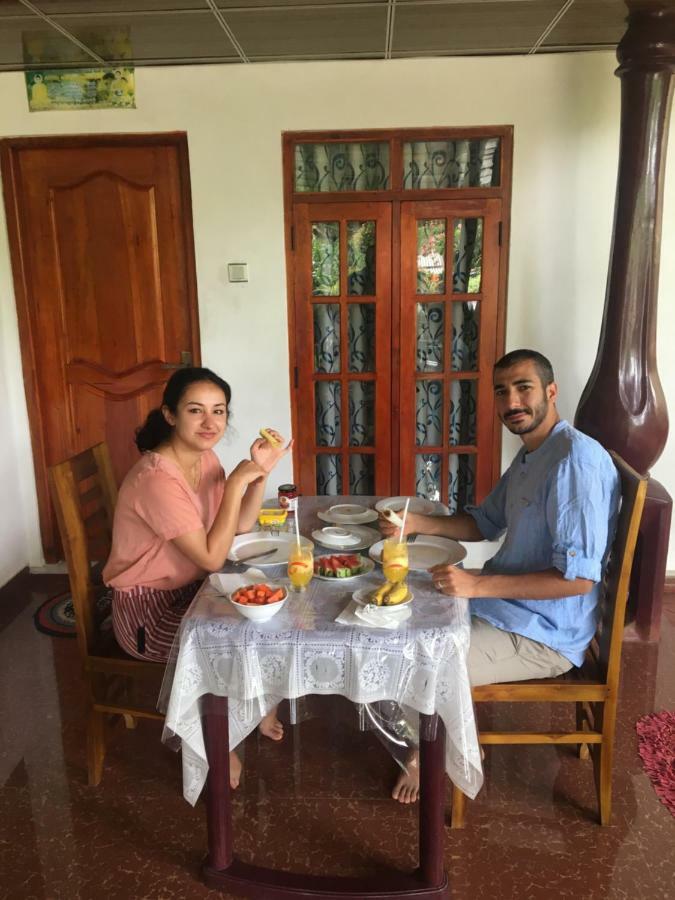 Malee Homestay Polonnâruvâ Extérieur photo